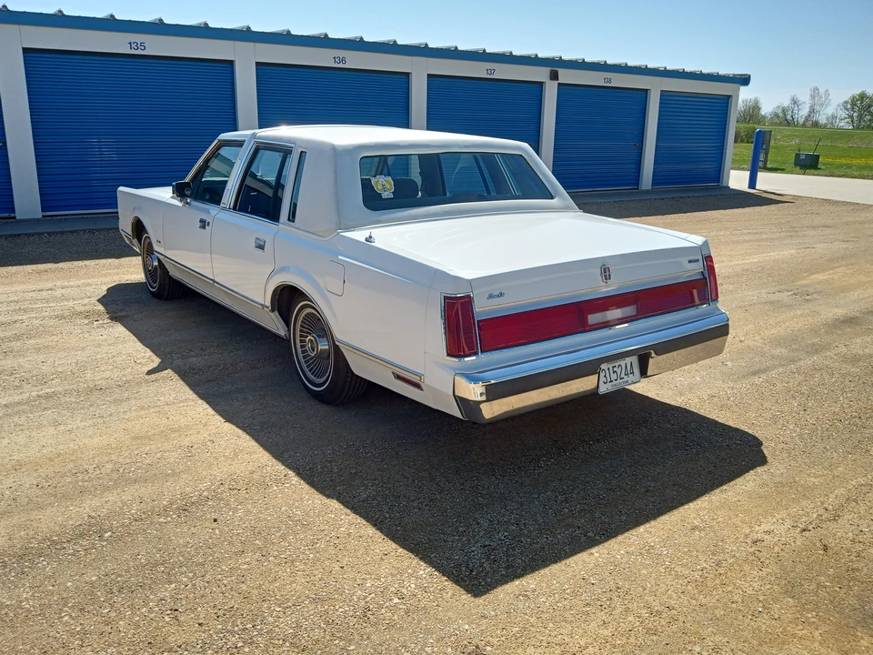 1986 Lincoln Town Car - Image 17 of 31