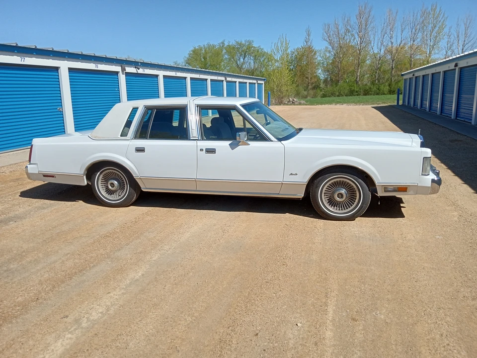 1986 Lincoln Town Car - Image 8 of 31