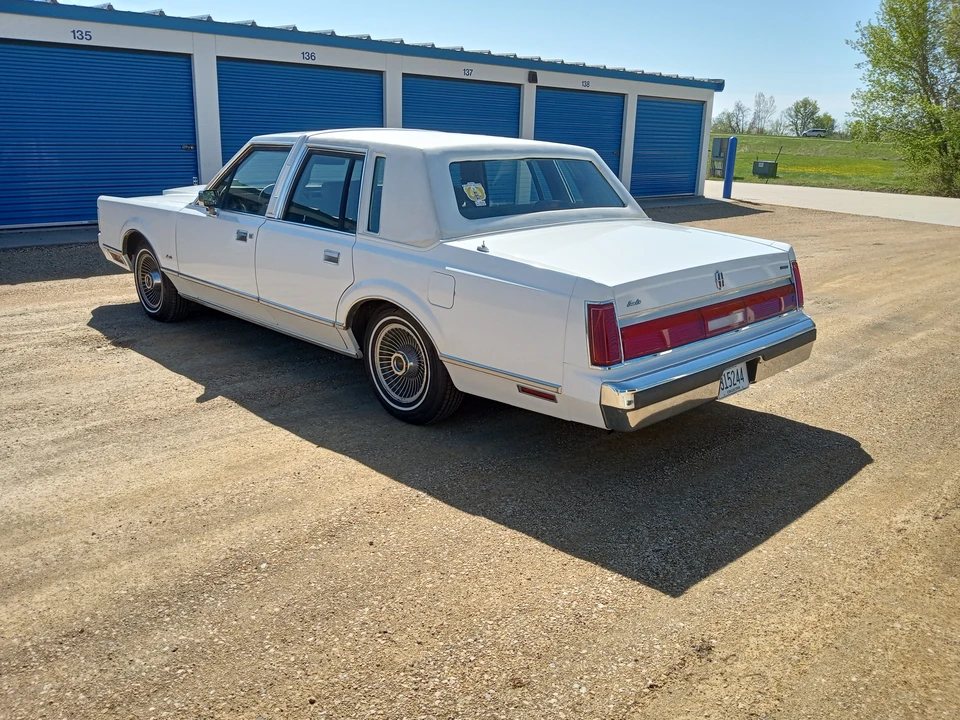 1986 Lincoln Town Car - Image 18 of 31