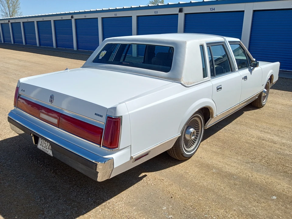 1986 Lincoln Town Car - Image 11 of 31