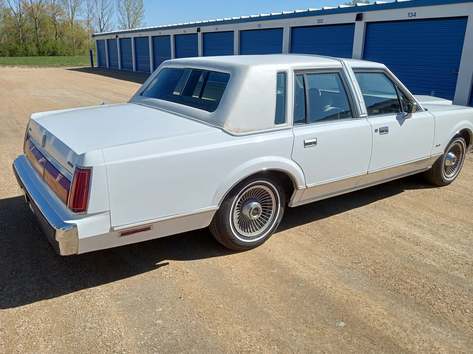 1986 Lincoln Town Car - Image 26 of 31