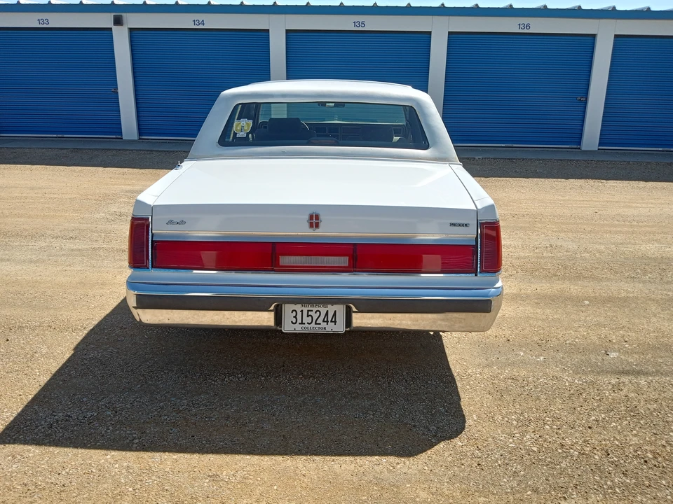1986 Lincoln Town Car - Image 16 of 31