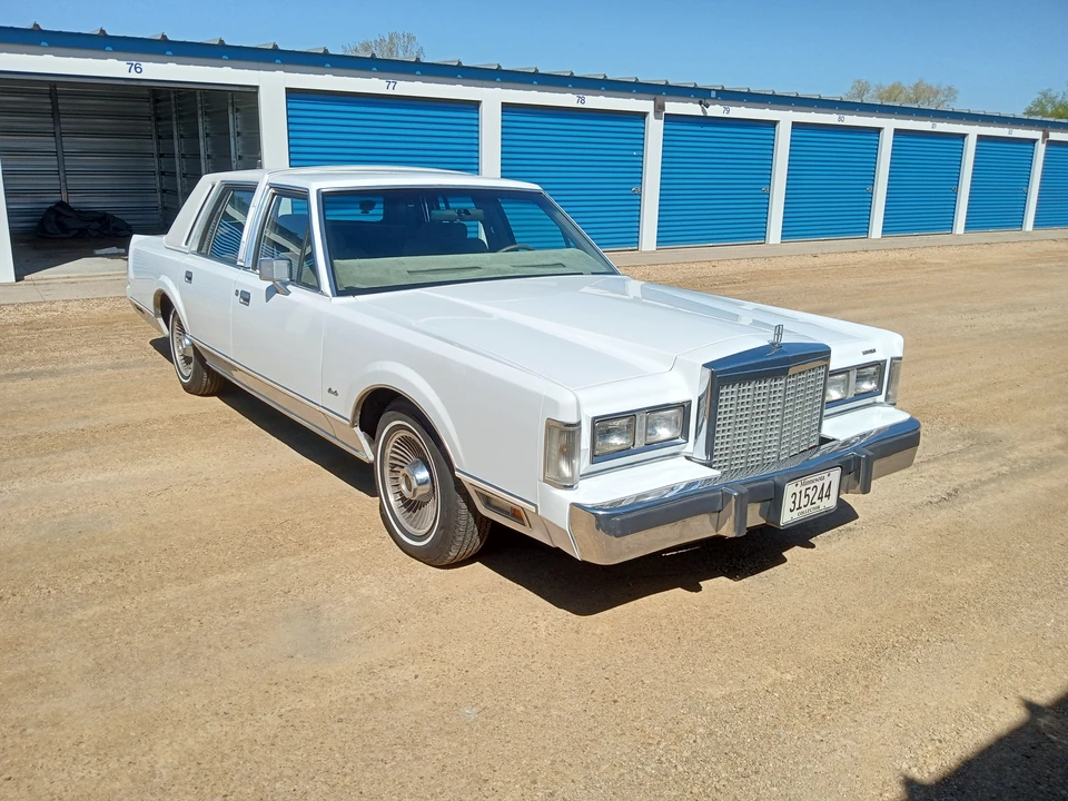 1986 Lincoln Town Car - Image 5 of 31