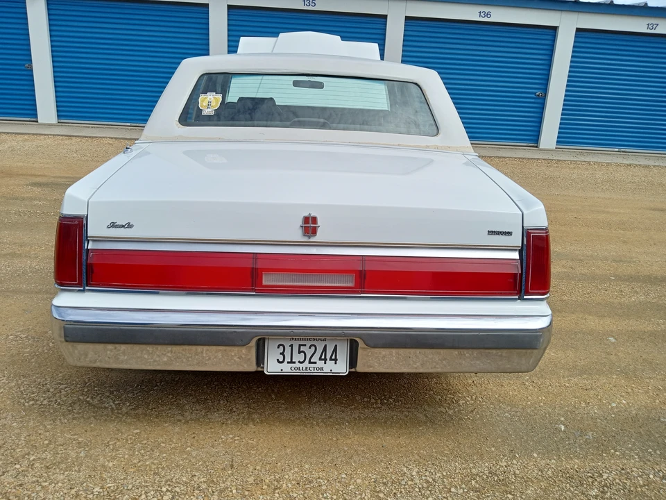 1986 Lincoln Town Car - Image 14 of 31