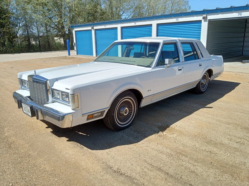 1986 Lincoln Town Car - Image 24 of 31