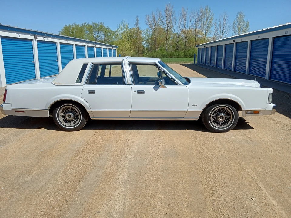 1986 Lincoln Town Car - Image 9 of 31