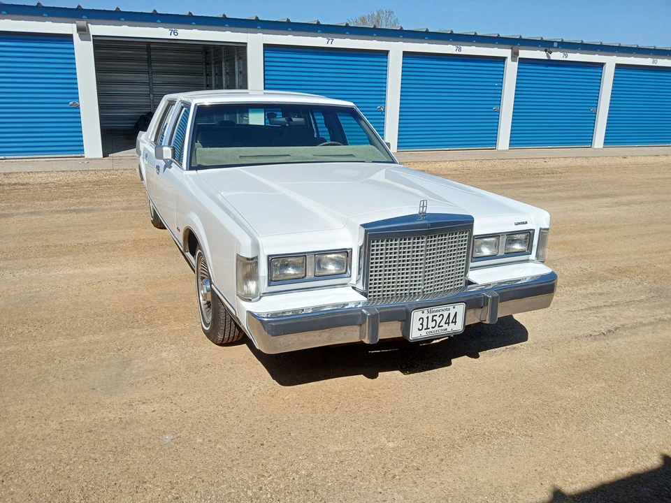 1986 Lincoln Town Car - Image 4 of 31