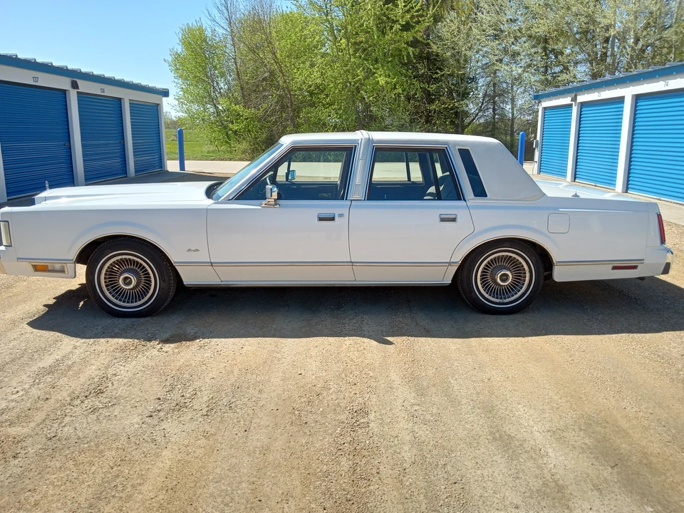 1986 Lincoln Town Car - Image 22 of 31