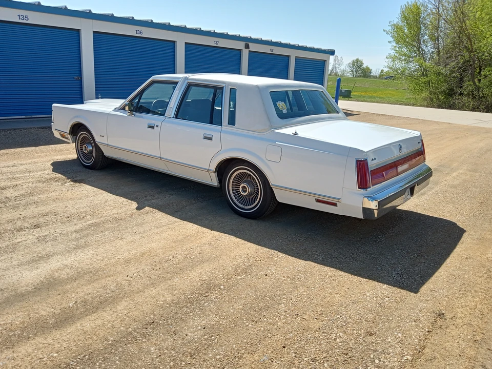 1986 Lincoln Town Car - Image 19 of 31