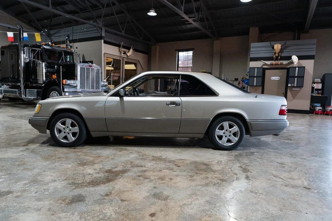 1994 Mercedes-Benz W124 E-Class - Image 4 of 31