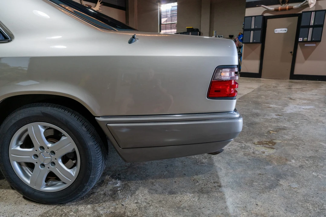 1994 Mercedes-Benz W124 E-Class - Image 18 of 31