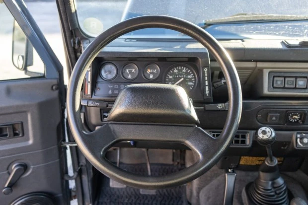 1995 Land Rover Defender 90 - Image 6 of 8