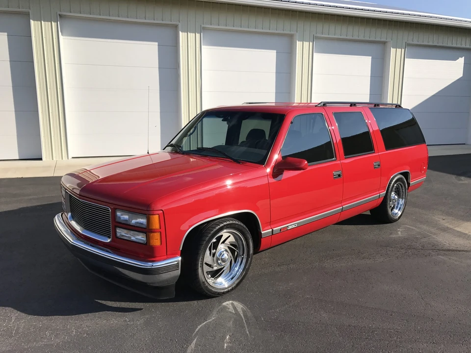 1996 GMC Suburban 8th Gen - Image 2 of 31