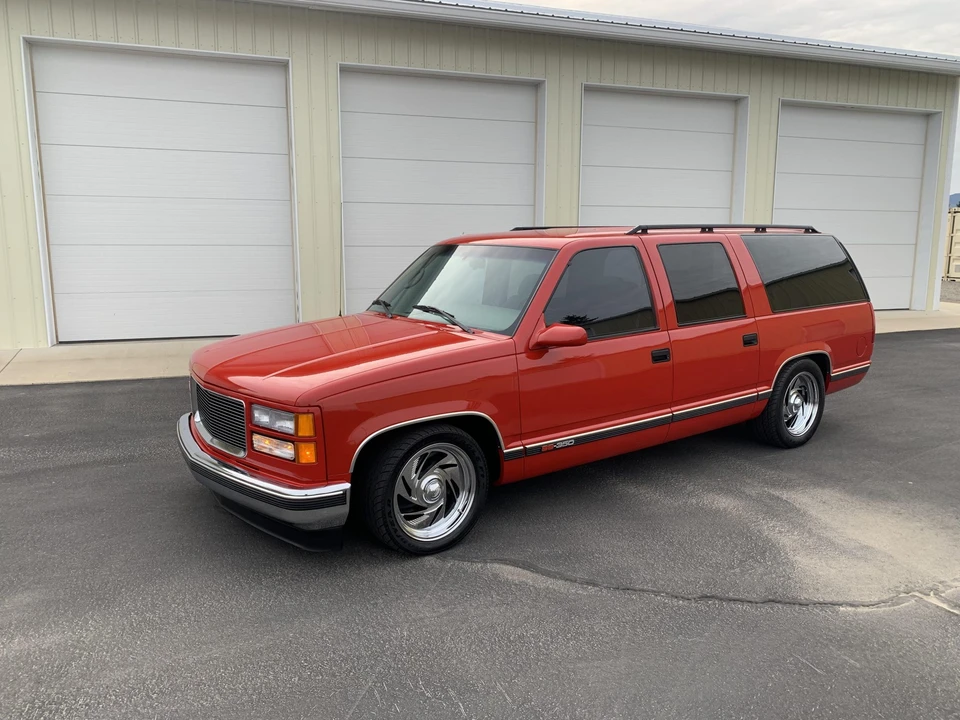1996 GMC Suburban 8th Gen - Image 3 of 31
