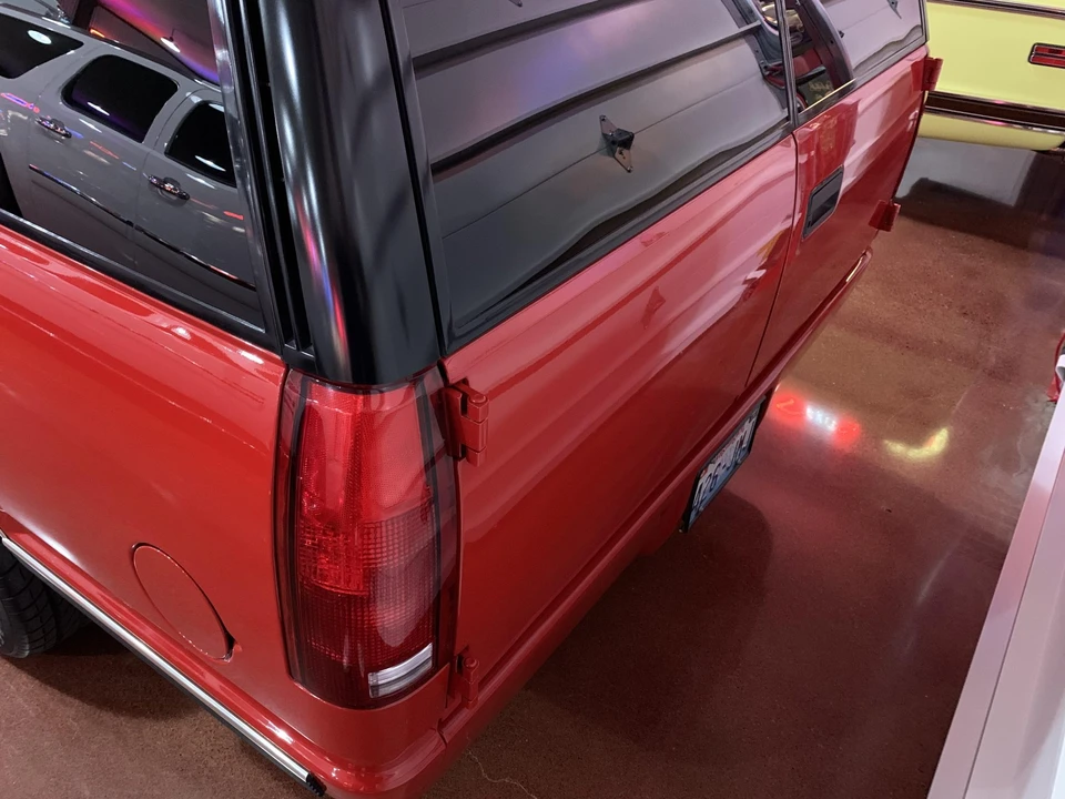 1996 GMC Suburban 8th Gen - Image 26 of 31