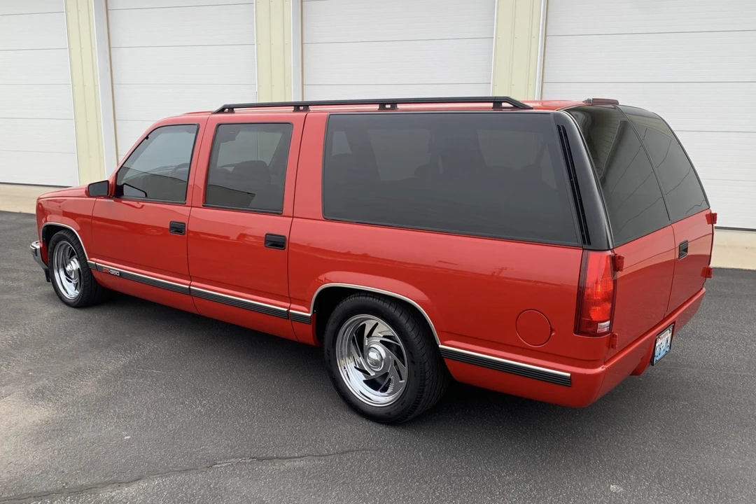 1996 GMC Suburban 8th Gen - Image 4 of 31