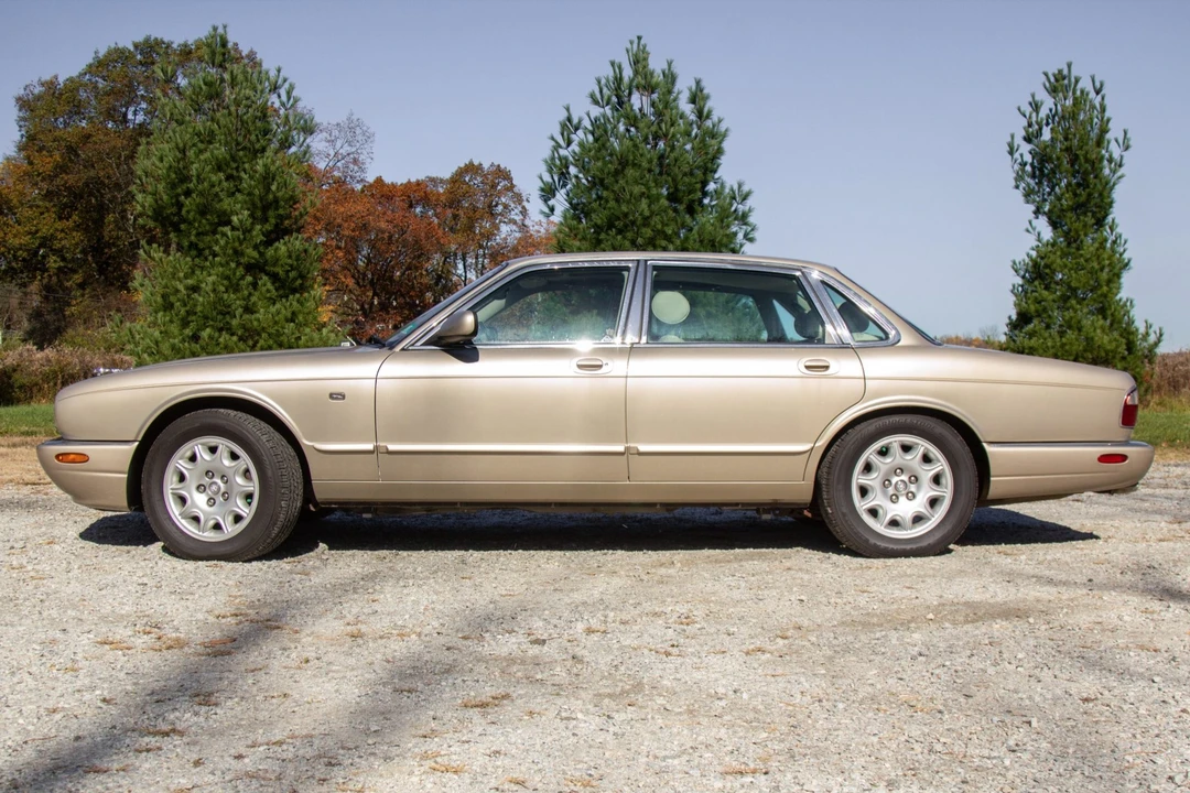 1999 Jaguar X308 XJ - Image 2 of 31