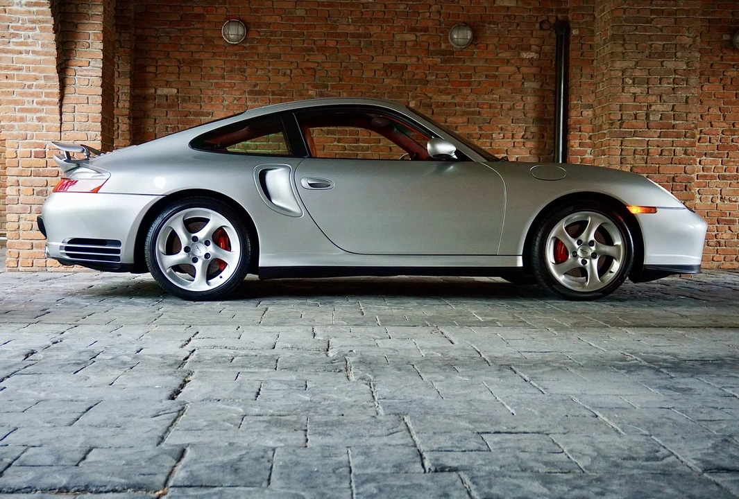 2001 Porsche 996 Turbo - Image 19 of 31