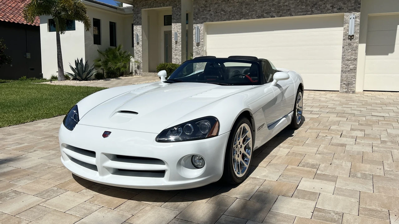 2004 Dodge Viper 3rd Gen - Image 2 of 31