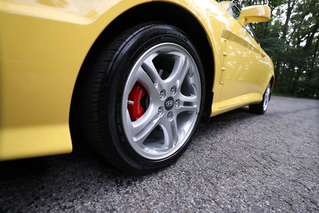 2005 Hyundai Tiburon - Image 19 of 31