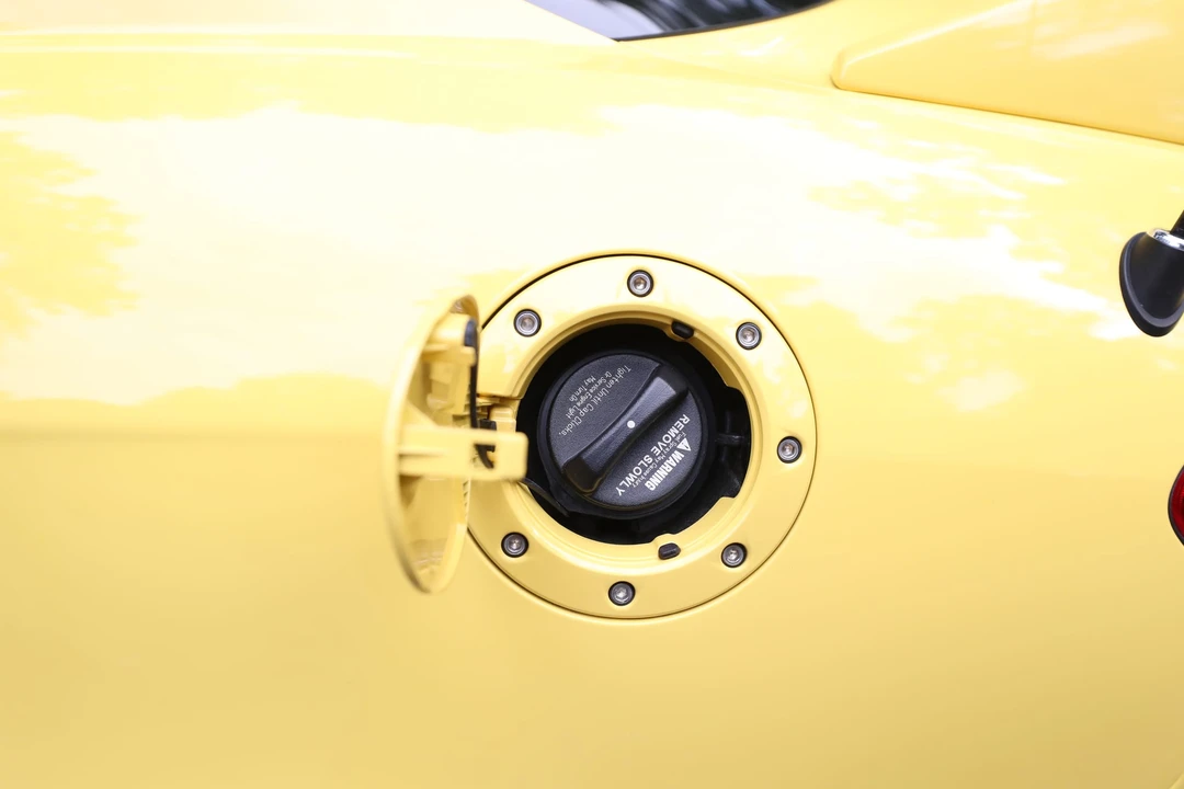 2005 Hyundai Tiburon - Image 26 of 31