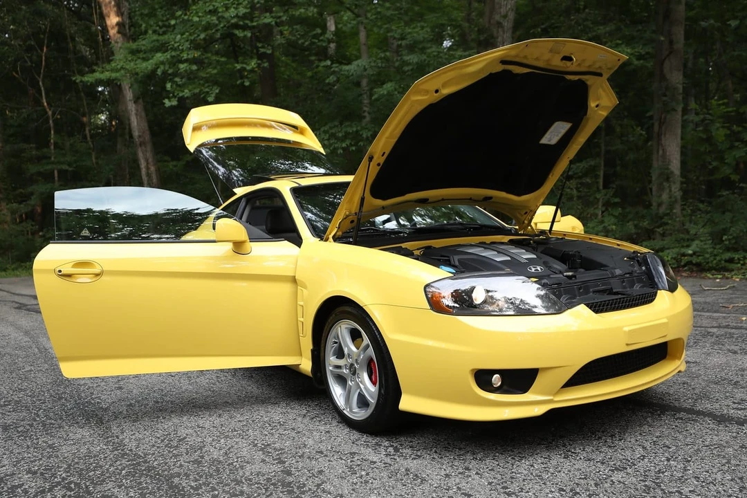 2005 Hyundai Tiburon - Image 11 of 31