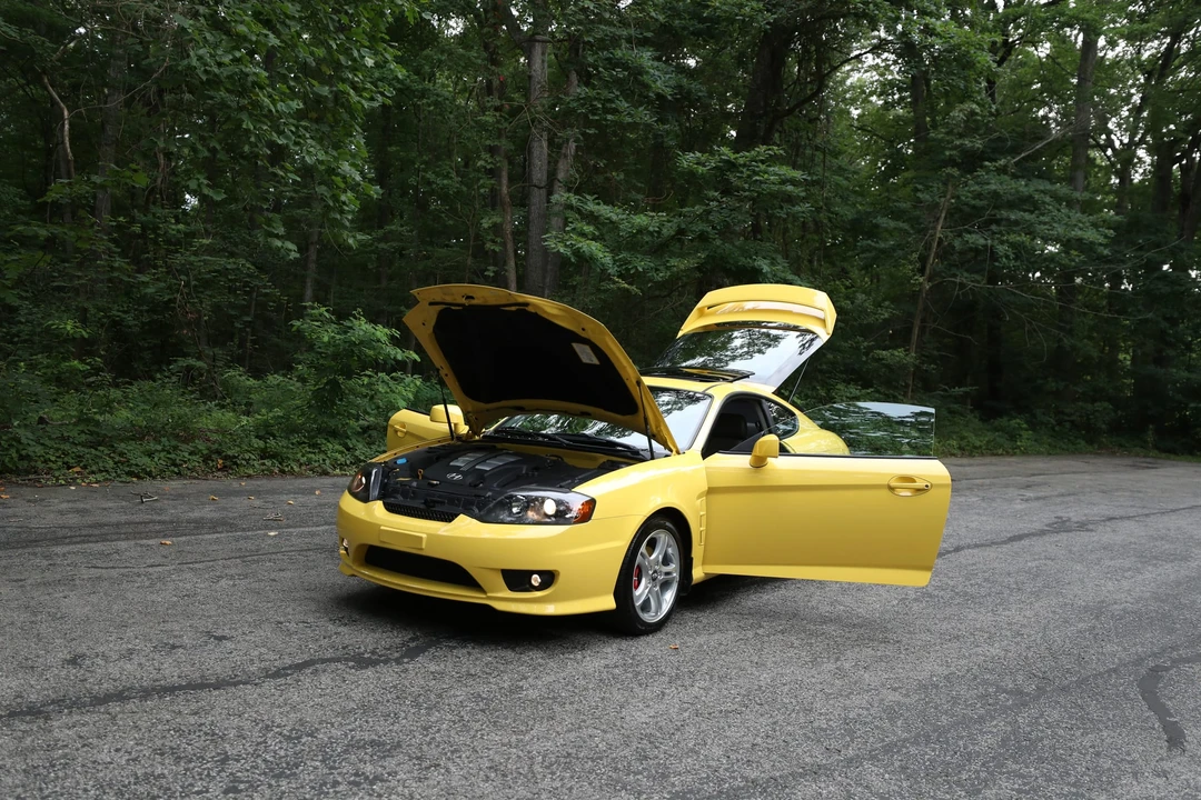 2005 Hyundai Tiburon - Image 10 of 31