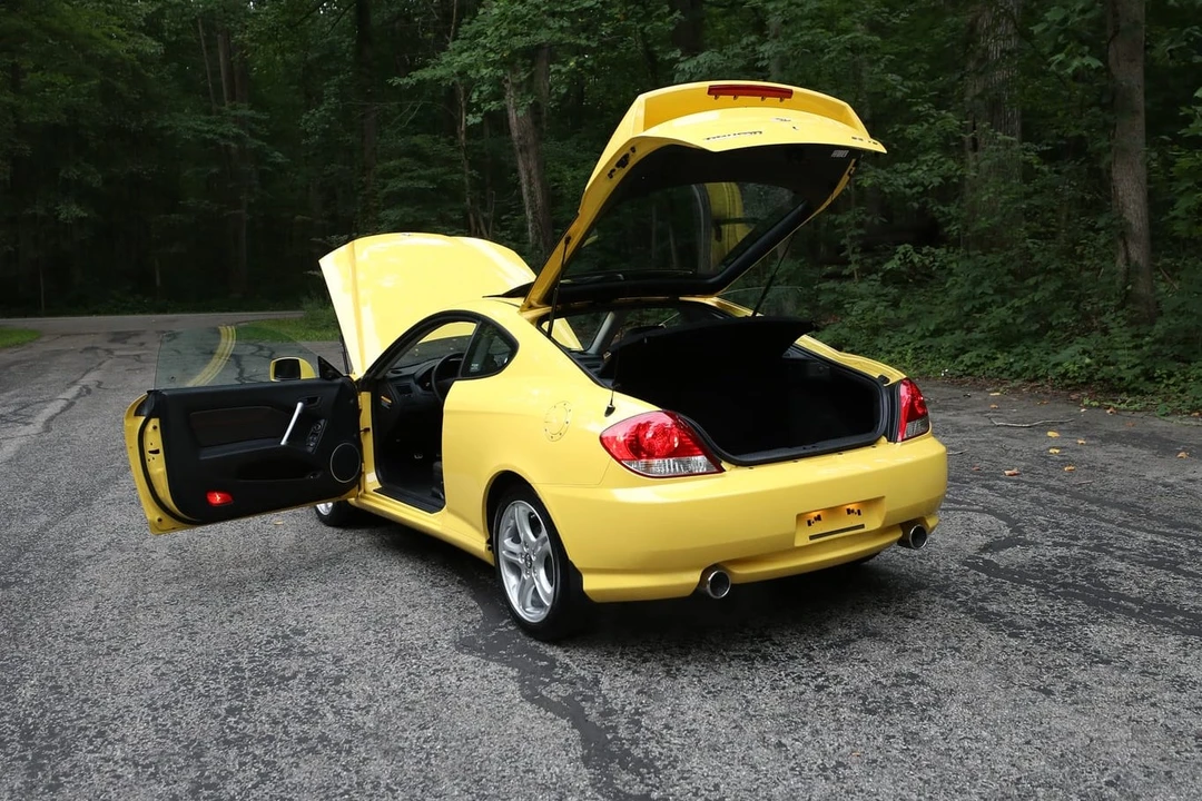 2005 Hyundai Tiburon - Image 13 of 31