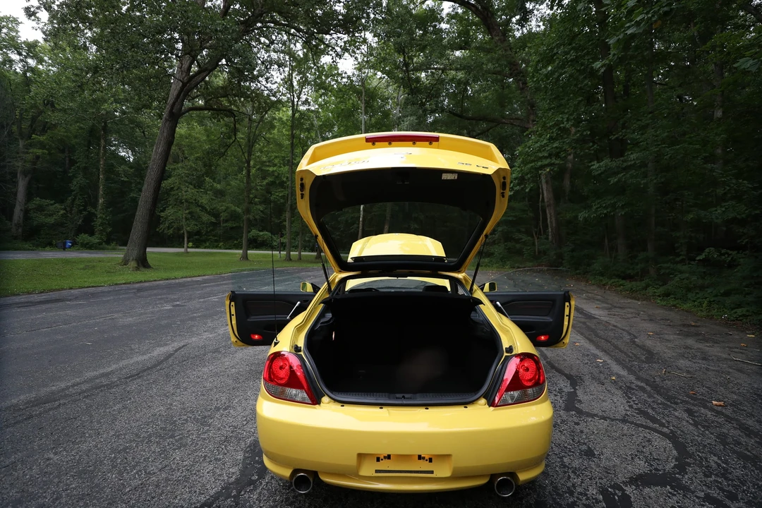 2005 Hyundai Tiburon - Image 12 of 31