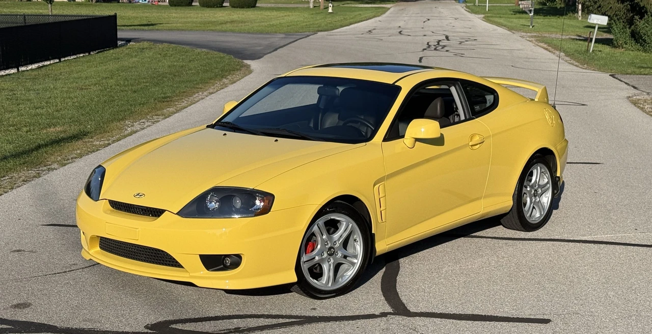 2005 Hyundai Tiburon - Image 2 of 31