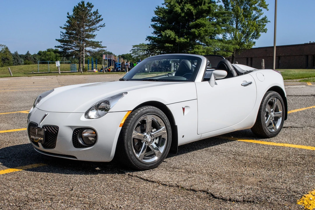 2009 Pontiac Solstice GXP - Image 2 of 31