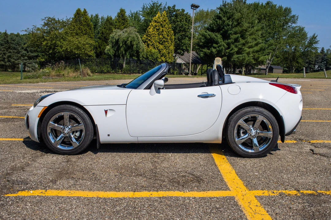 2009 Pontiac Solstice GXP - Image 3 of 31