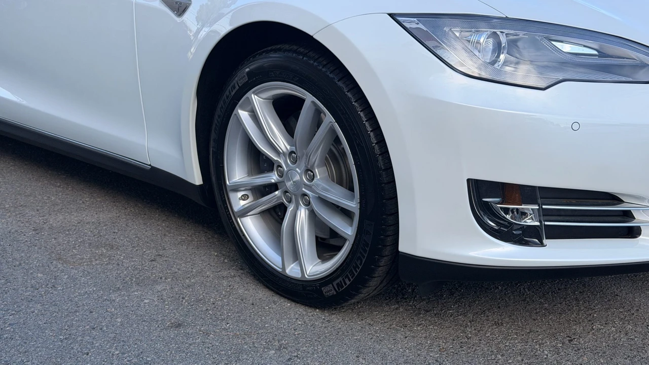 2014 Tesla Model S - Image 12 of 31