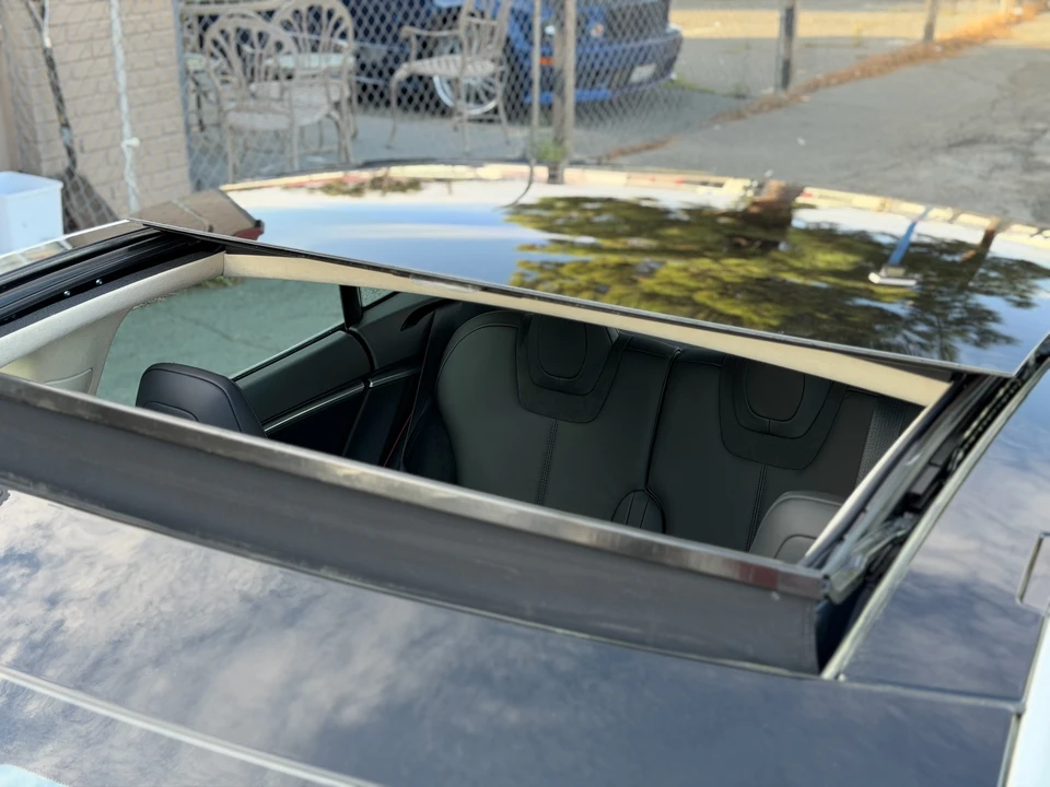 2014 Tesla Model S - Image 29 of 31