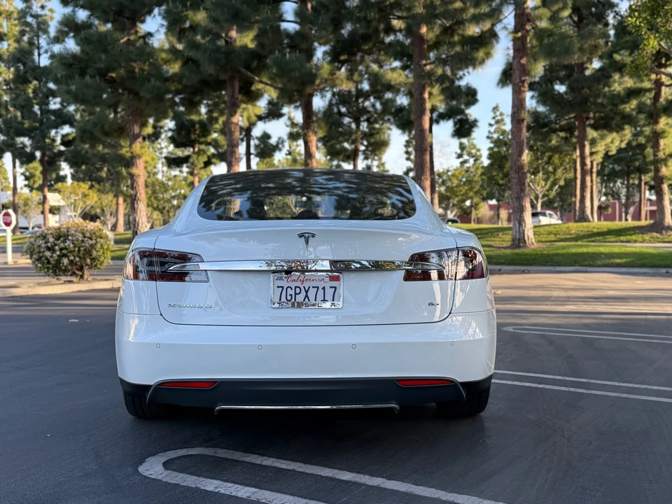 2014 Tesla Model S - Image 9 of 31