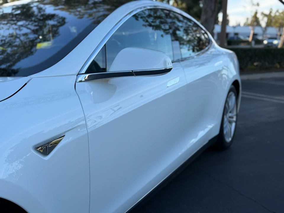 2014 Tesla Model S - Image 25 of 31