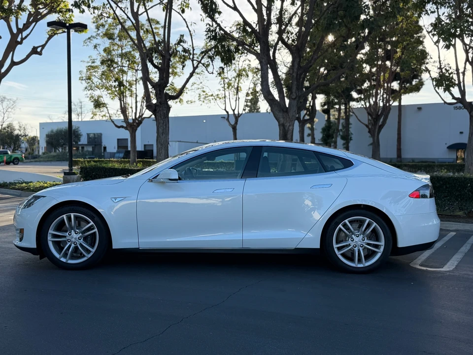 2014 Tesla Model S - Image 11 of 31