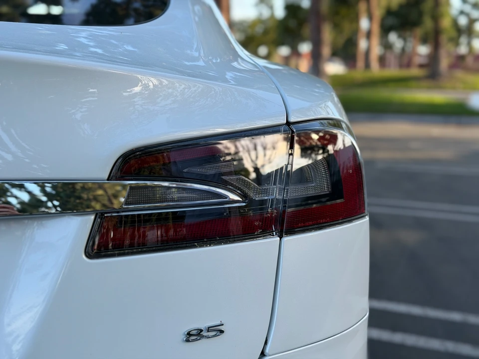 2014 Tesla Model S - Image 28 of 31