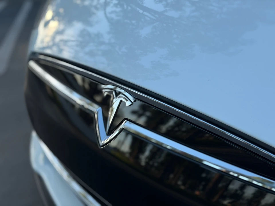 2014 Tesla Model S - Image 16 of 31