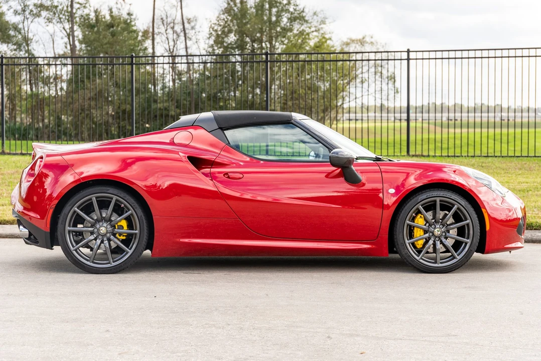 2015 Alfa Romeo 4C Spider - Image 6 of 31