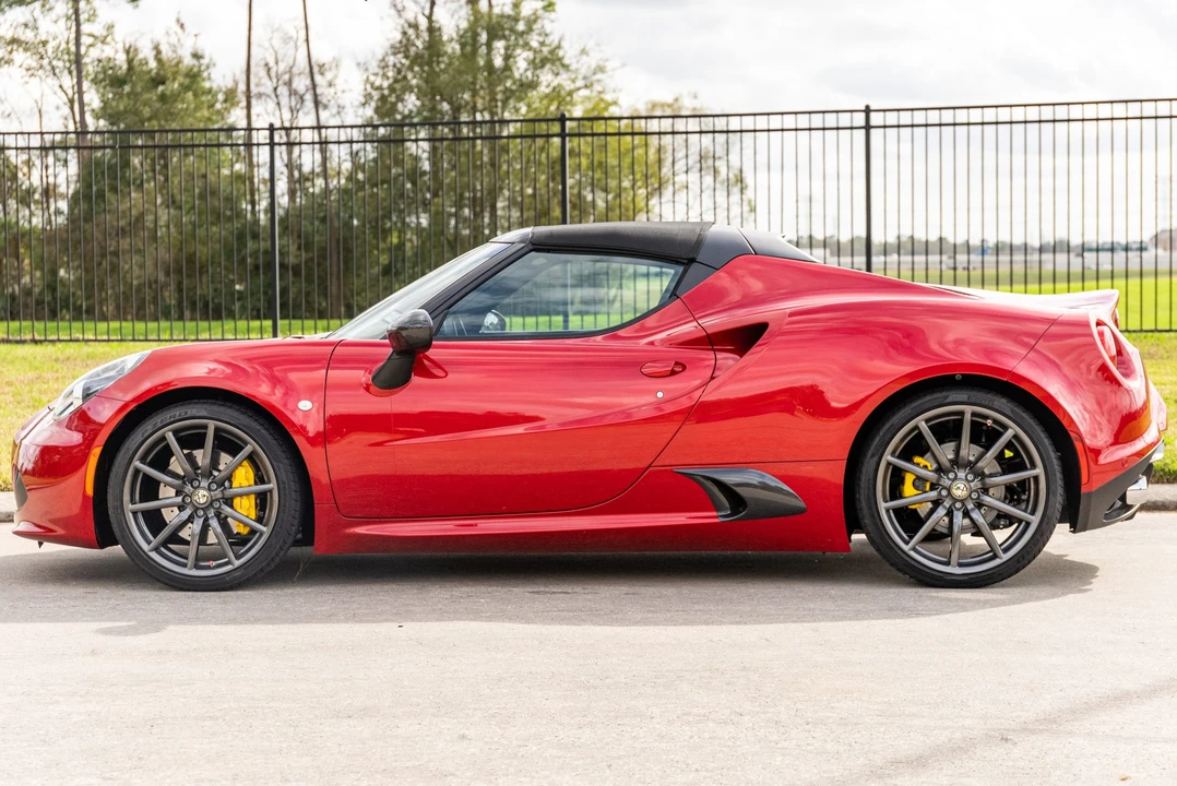 2015 Alfa Romeo 4C Spider - Image 2 of 31
