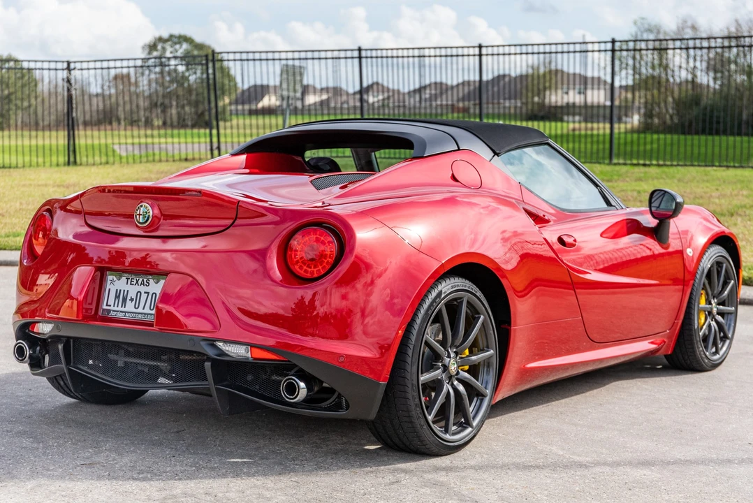 2015 Alfa Romeo 4C Spider - Image 5 of 31