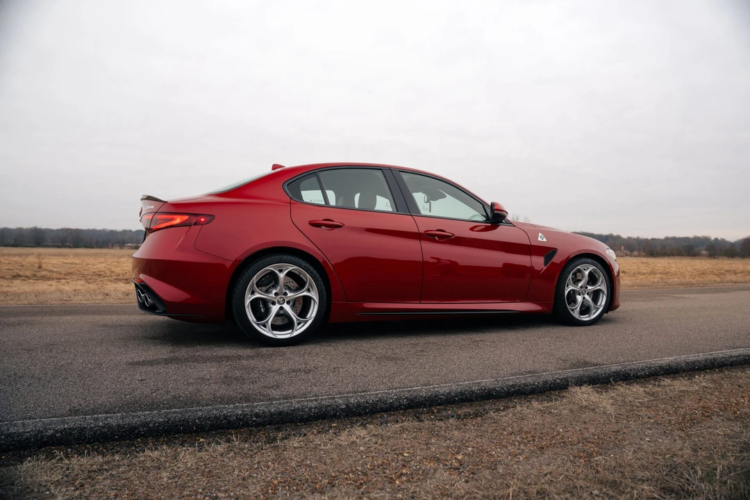 2017 Alfa Romeo Giulia Quadrifoglio - Image 22 of 31