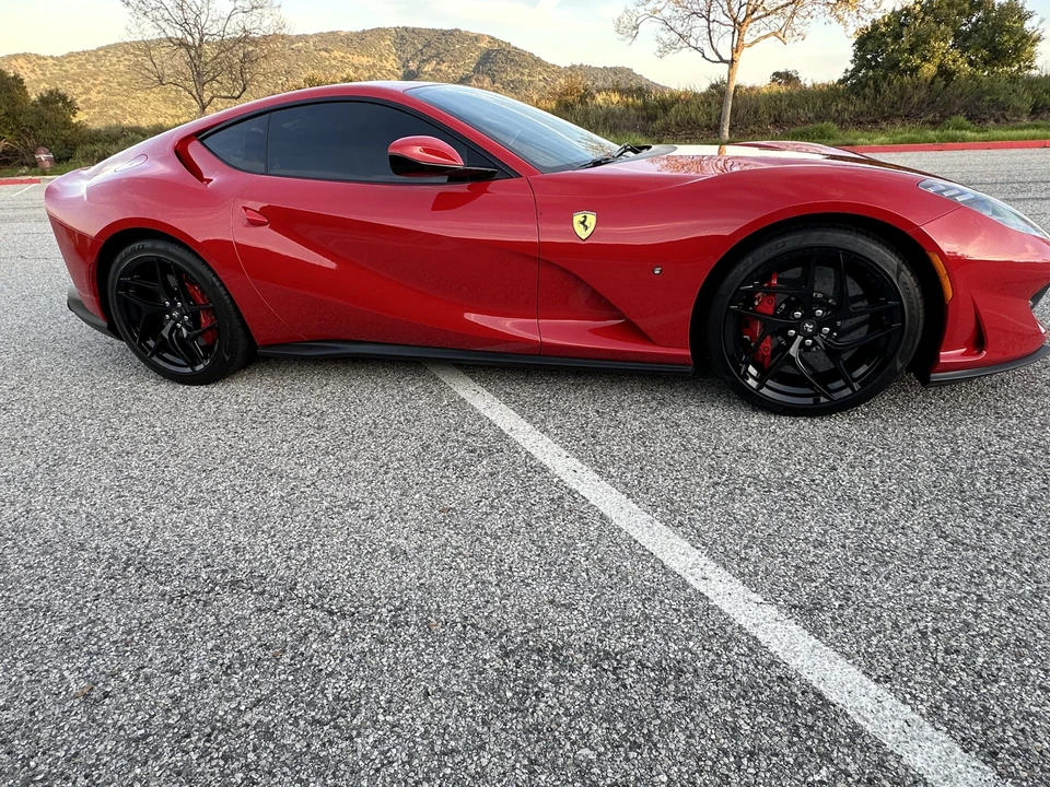 2018 Ferrari 812 Superfast - Image 15 of 31