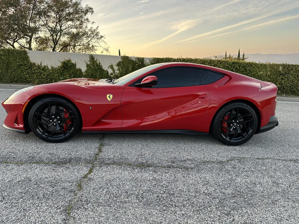 2018 Ferrari 812 Superfast - Image 5 of 31