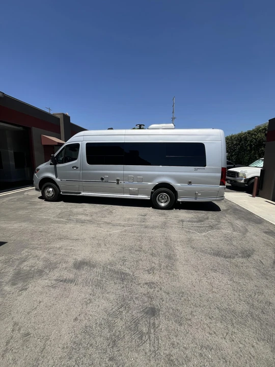 2021 Airstream - Image 3 of 31