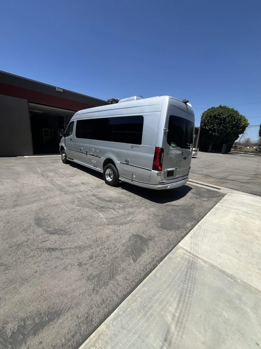 2021 Airstream - Image 5 of 31
