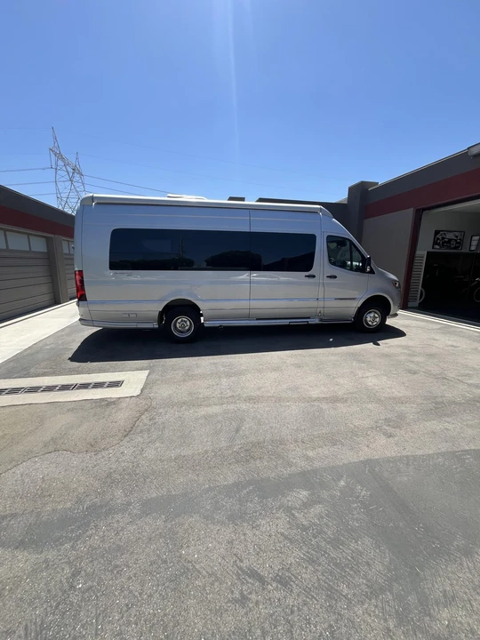 2021 Airstream - Image 6 of 31