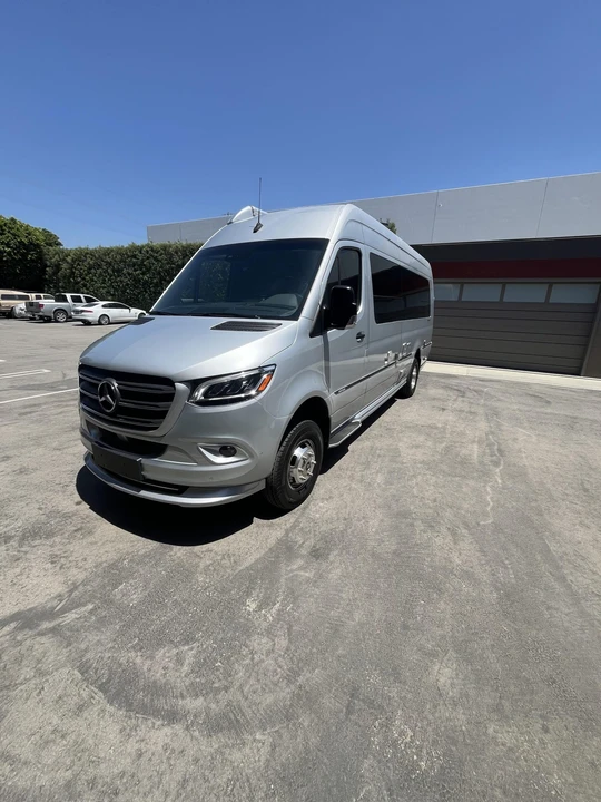 2021 Airstream - Image 2 of 31
