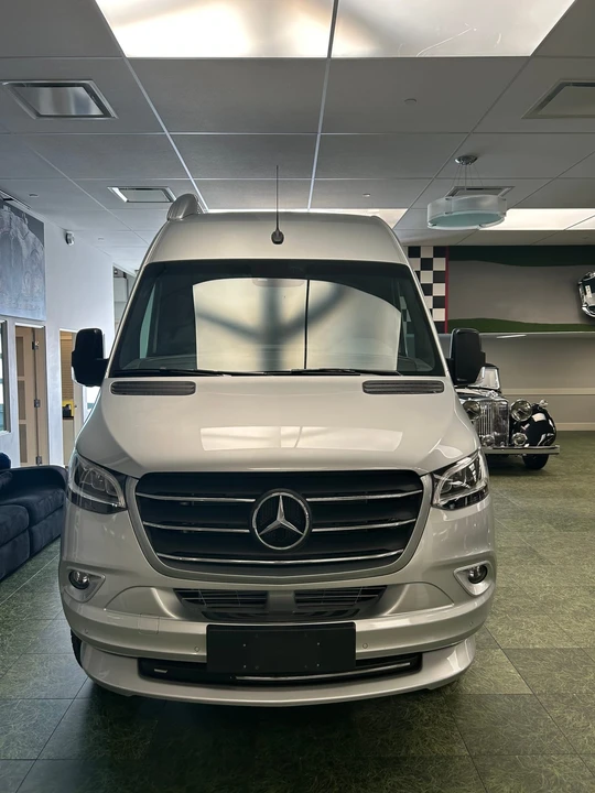 2021 Airstream - Image 12 of 31
